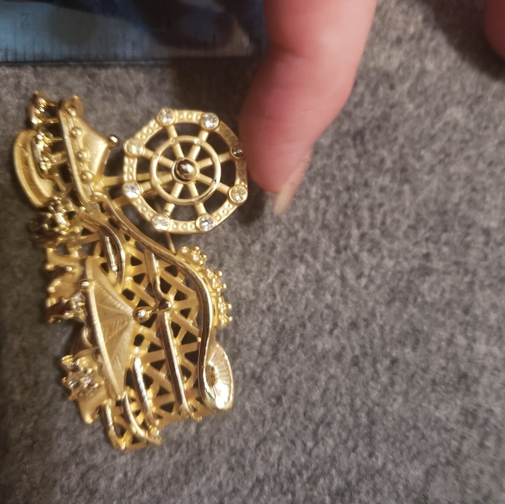 Carnival pin ferris wheel turns